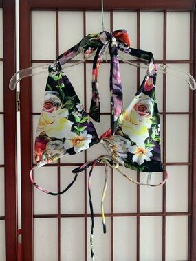 NWOT Express Body Contour Swim Black Floral Multicolor Bikini Top in Size S
